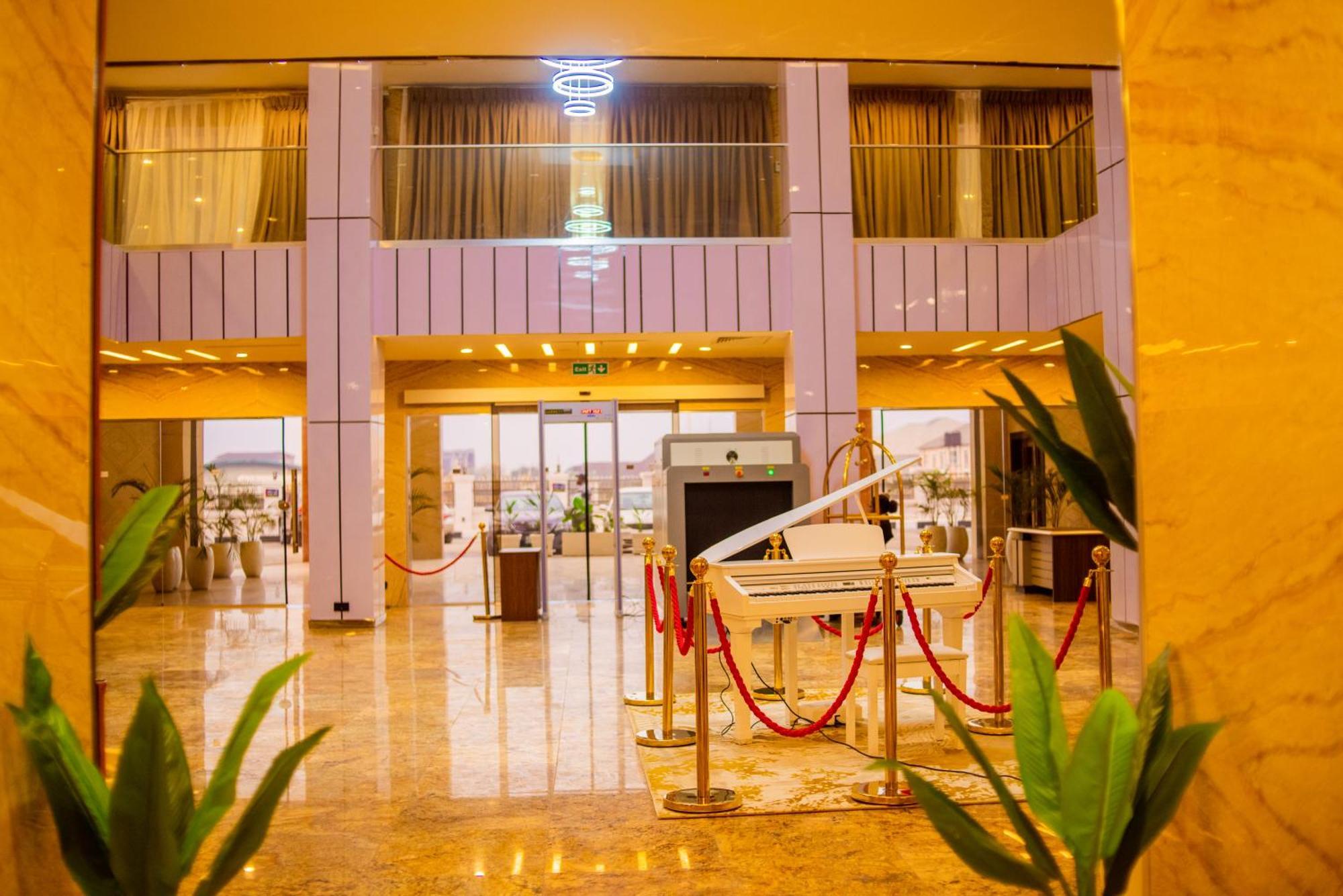 Boulevard Owerri Hotel Exterior photo